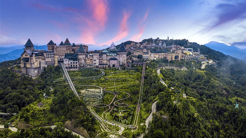 Khu du lịch Bà Nà Hill gần Khách sạn Awaken Danang Hotel