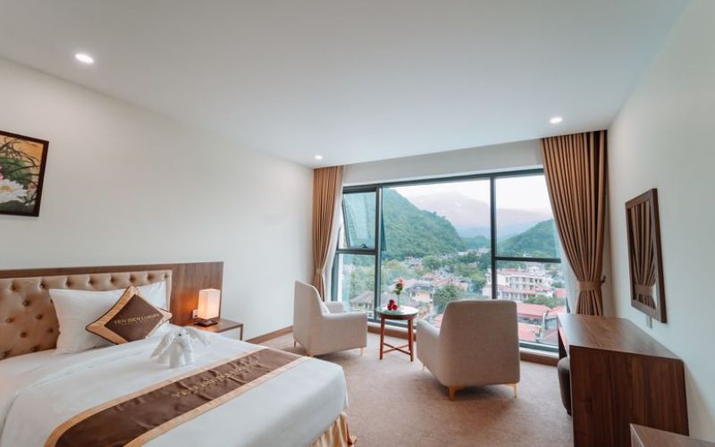 Phòng ngủ Yên Biên Luxury có view nhìn toàn cảnh thành phố
