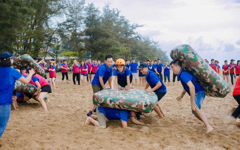 đơn vị tổ chức team building cửa lò hellotrip